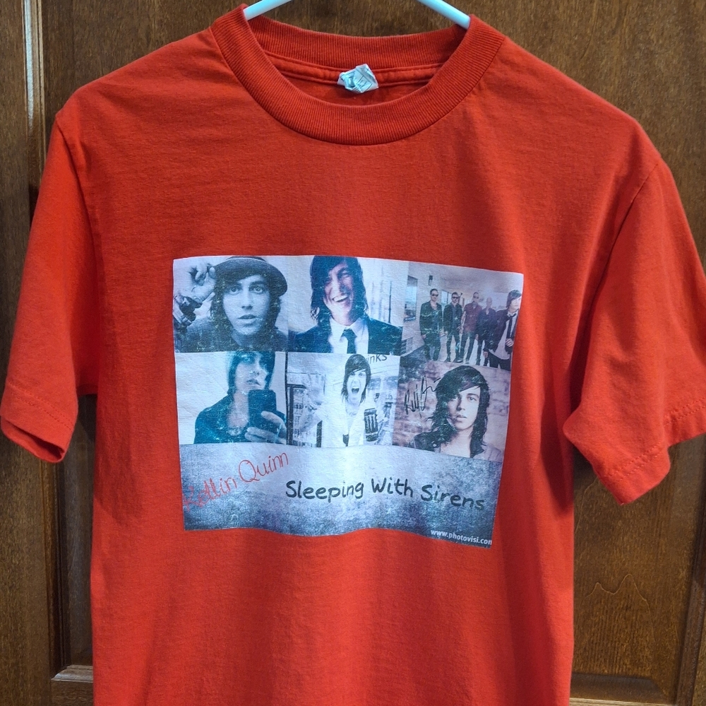 Sleeping with Sirens tee